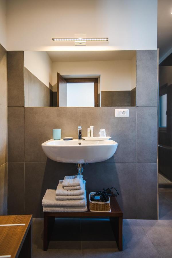Arco Dei Pinto Bed & Breakfast Salerno Bagian luar foto