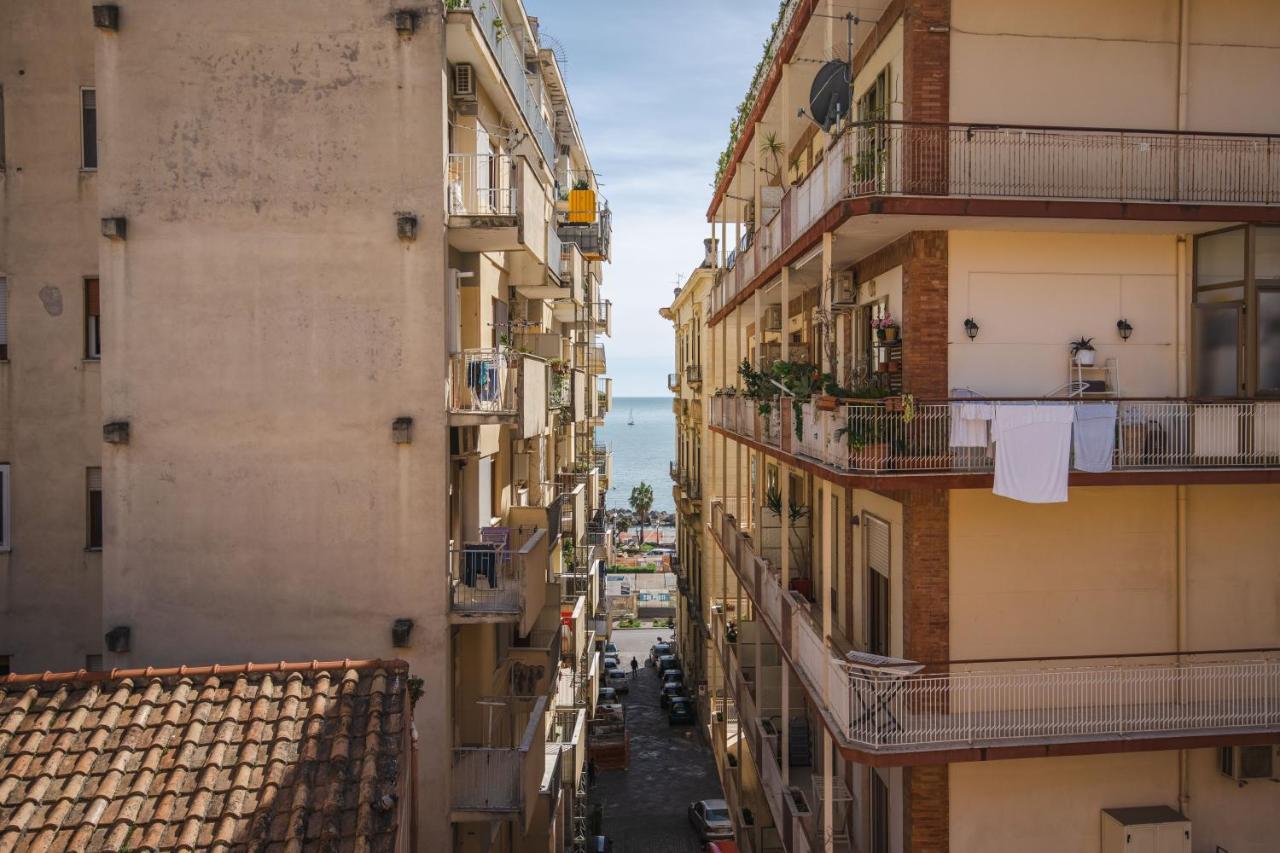 Arco Dei Pinto Bed & Breakfast Salerno Bagian luar foto