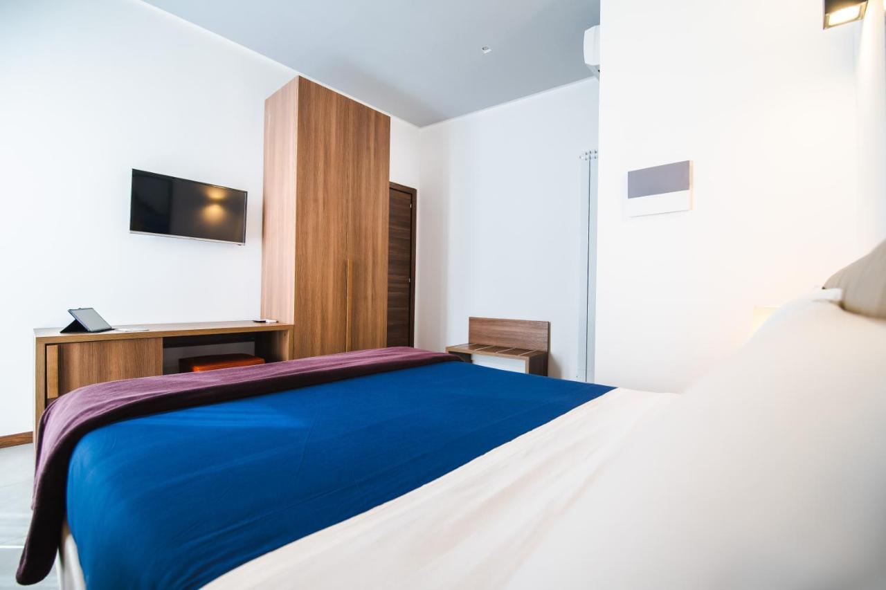 Arco Dei Pinto Bed & Breakfast Salerno Bagian luar foto